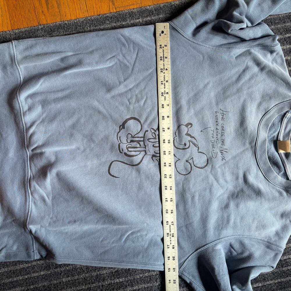 Disney Mickey Mouse Sweatshirt "Here Comes the Mouse Known Around the World" Med - Picture 7 of 7